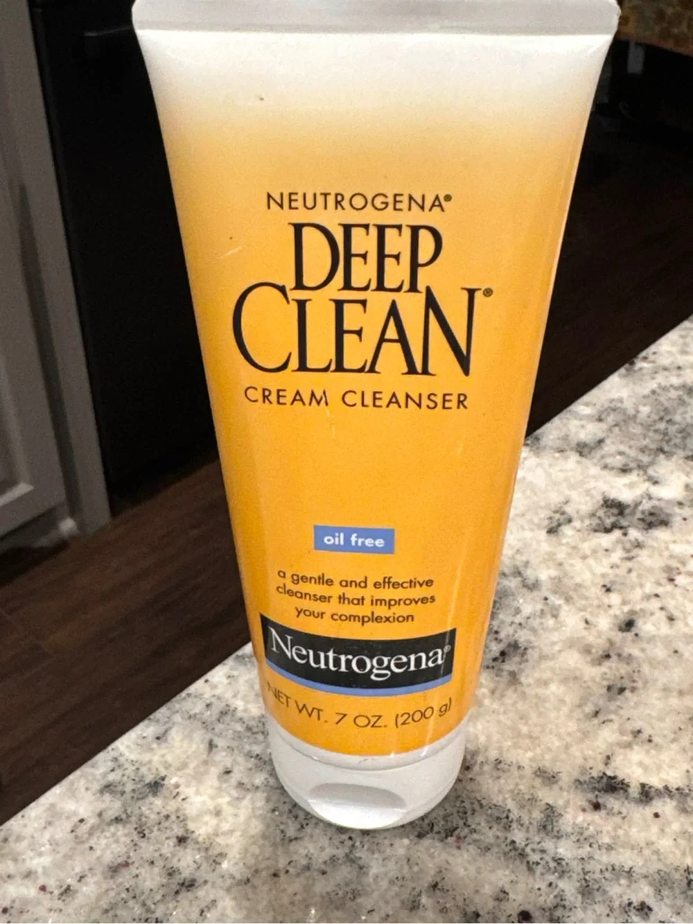Neutrogena Deep Clean Cream Cleanser Yellow White